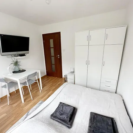 Anielewicza 26 * Warschau