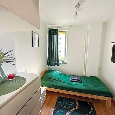 Anielewicza 26 Otel Varşova