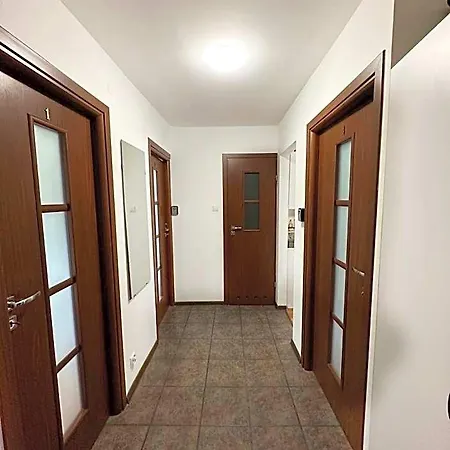 Otel Anielewicza 26 *